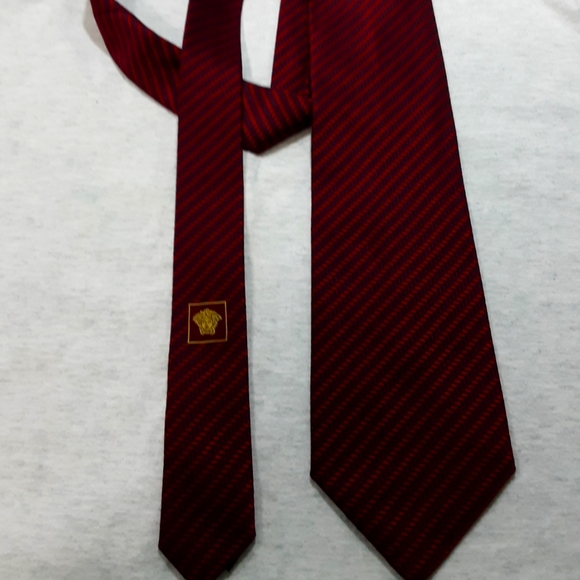 Versace tie maroon and black pattern 100% silk - Picture 1 of 7